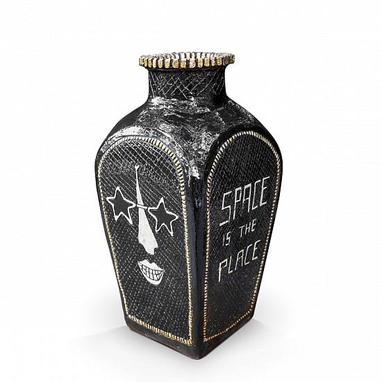 LUCINDA MUDGE, SPACE IS THE PLACE ç‰›å±„æ­»äº†
2018, CERAMIC, GOLD LUSTRE