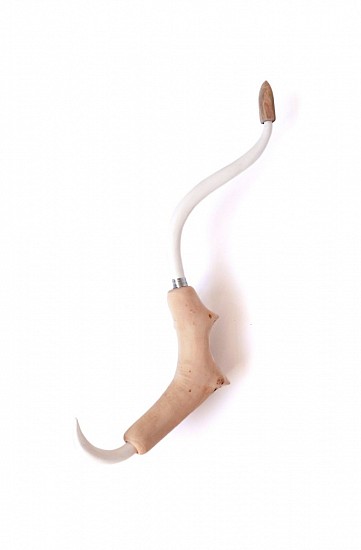 BARBARA WILDENBOER, SYNCRETIC ARTEFACTS & CRAFTED IDIOSYNCRASIES I
2025, OLIVE, YELLOWWOOD, PORCELAIN & THREAD